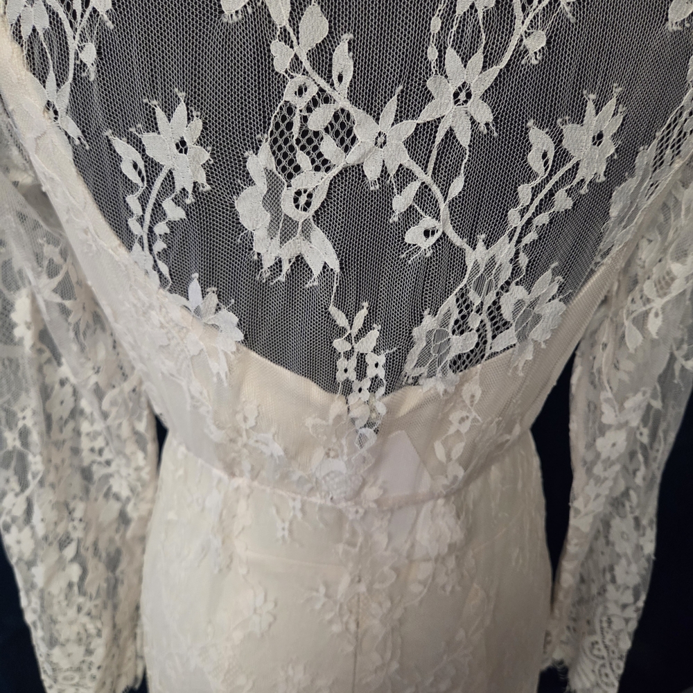 Elegant White Lace Long-Sleeve Wedding Dress Size S NWT - Picture 3 of 5